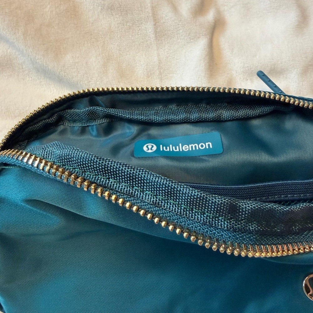 lululemon athletica Teal Cosmetic Bag - Picture 3 of 4